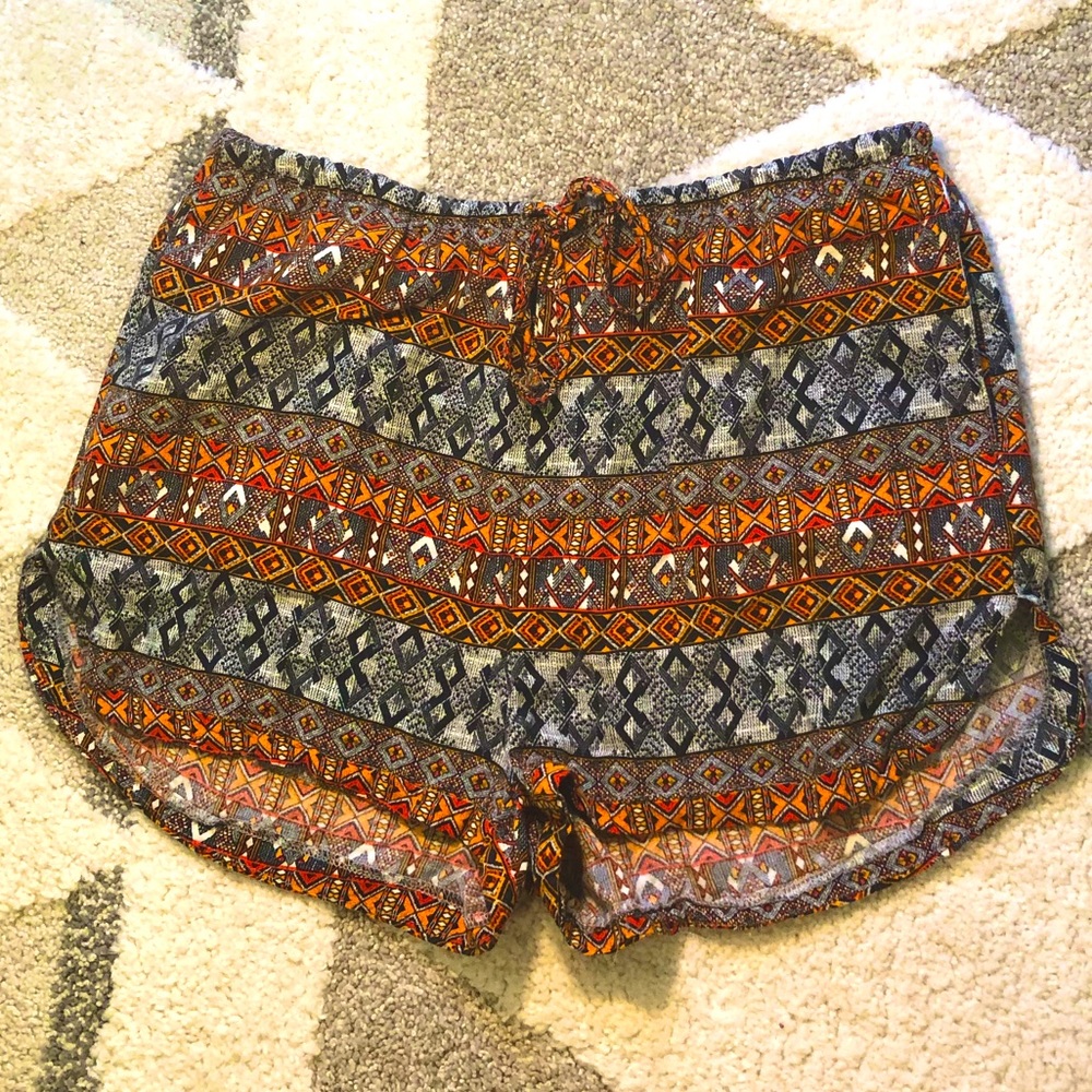 ATMOSPHERE High Rise Retro Pattern Shorts - Size 8